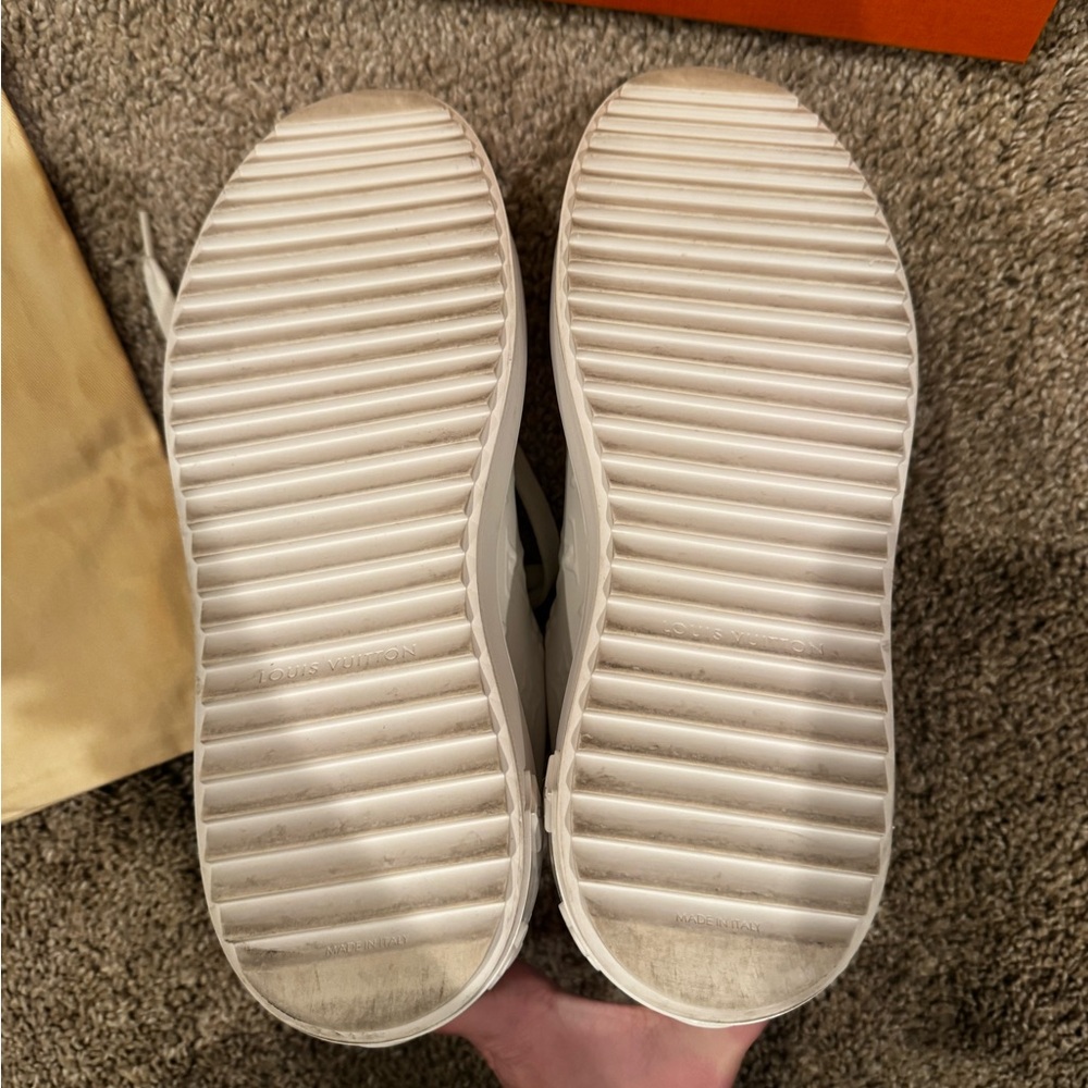 HP 💕LIKE NEW Louis Vuitton Time Out Sneakers 37.5 - Picture 13 of 13